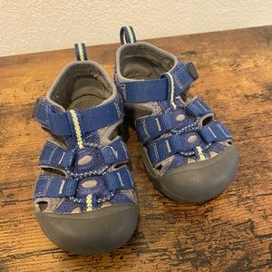 Size 7, Toddler Keens